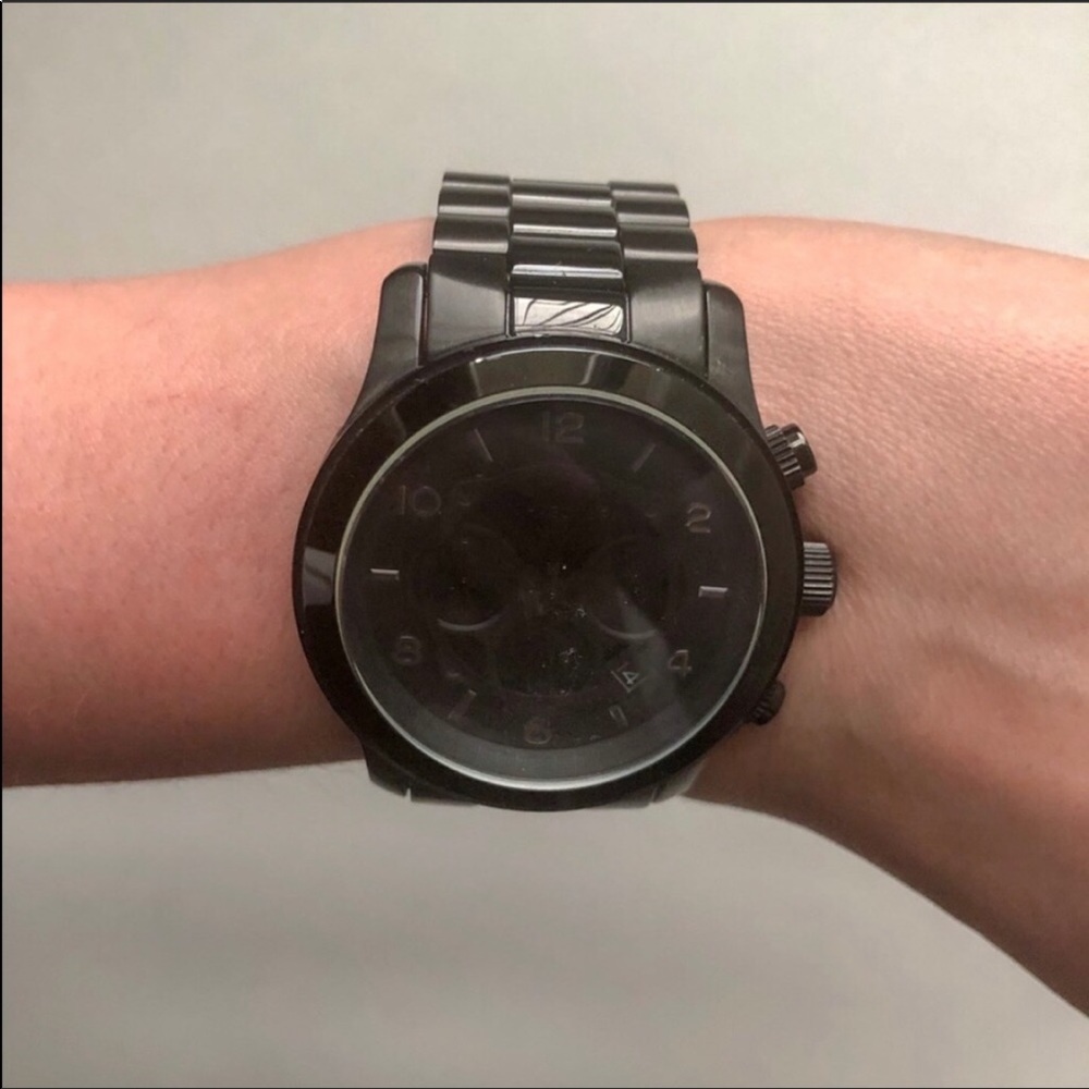 Michael Kors Oversized Watch - Picture 6 of 7